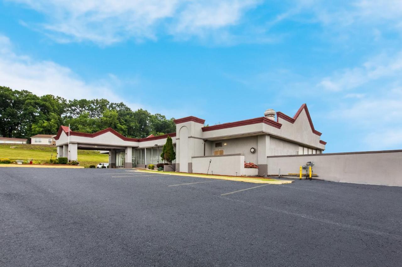 Red Roof Inn New Stanton Exterior photo