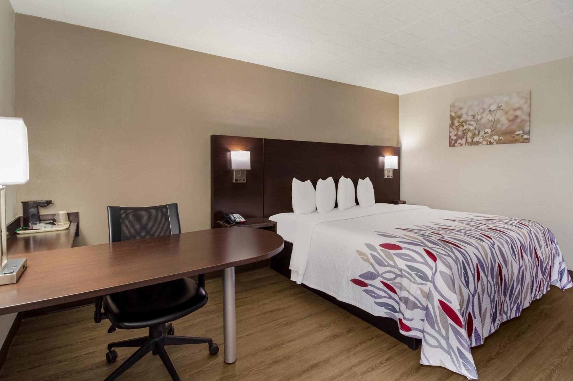 Red Roof Inn New Stanton Exterior photo
